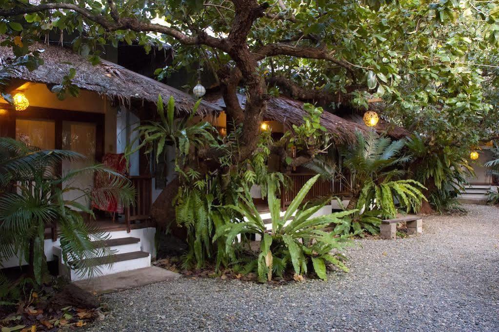 Blue Bayou Bungalows Balabag  エクステリア 写真